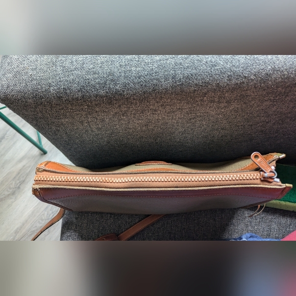 Vintage Dooney & Bourke Leather Crossbody Bag. - Picture 13 of 15